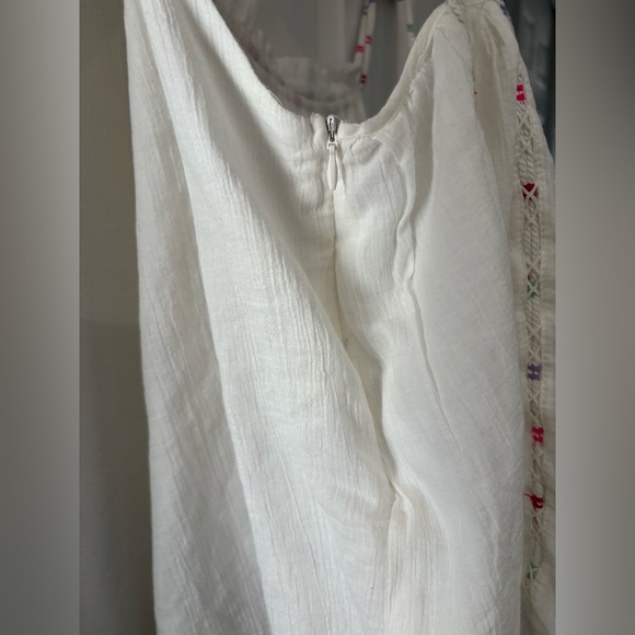 Elegant White Strappy Women's Top - Picture 7 of 12